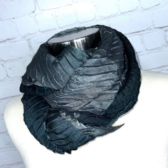 🛍️$5 Bundled |•Metallic Greys & Silvers Scarf•|colors.   22" x 75." - Picture 2 of 7